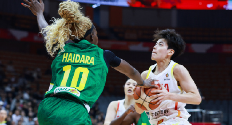 首秀砍大号两双!李月汝已是世界级中锋,中国女篮开门红